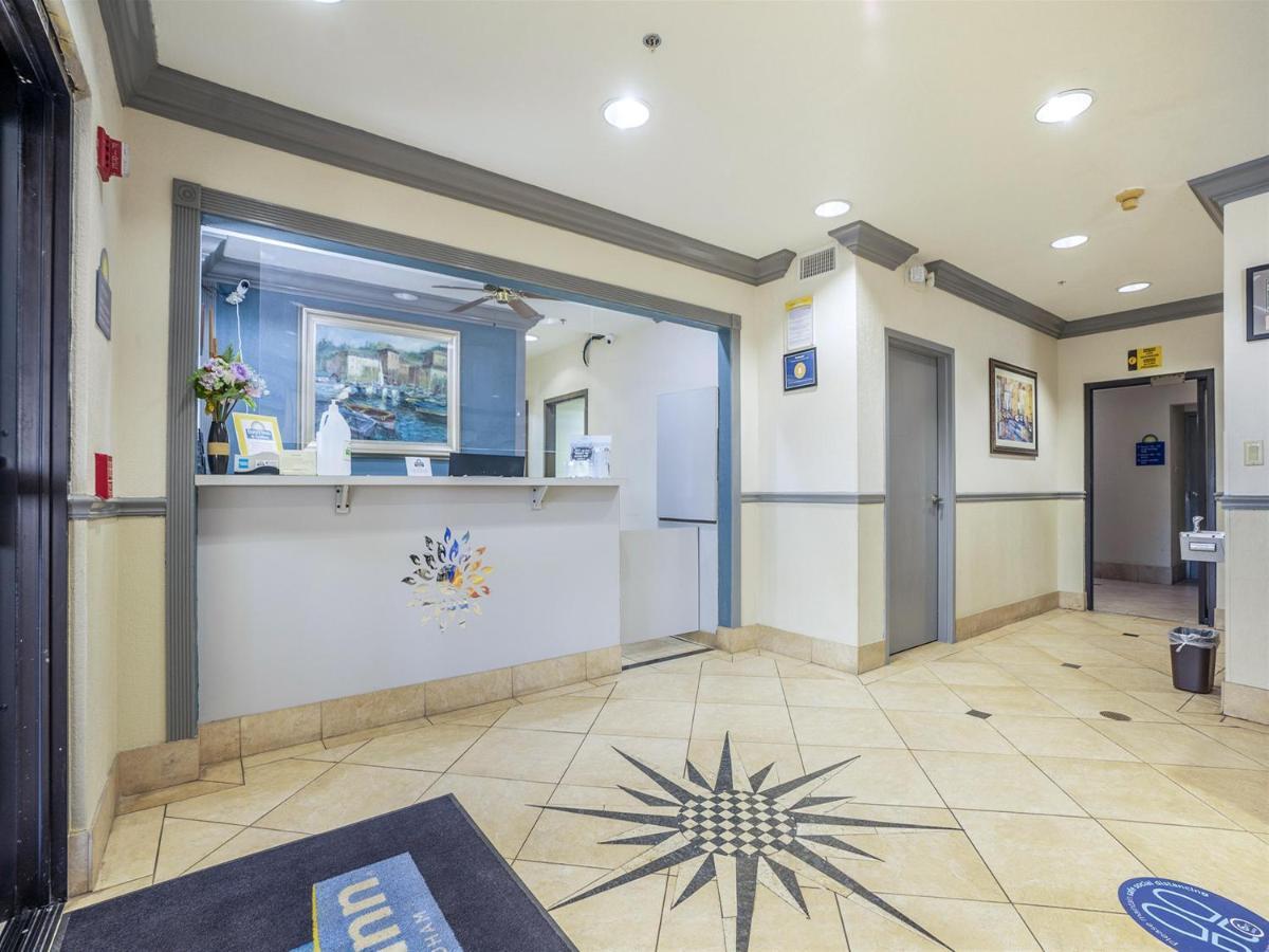 Days Inn & Suites By Wyndham Webster Nasa-Clearlake-Houston Exteriör bild