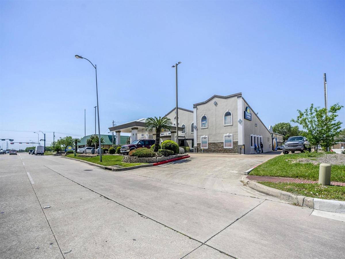 Days Inn & Suites By Wyndham Webster Nasa-Clearlake-Houston Exteriör bild