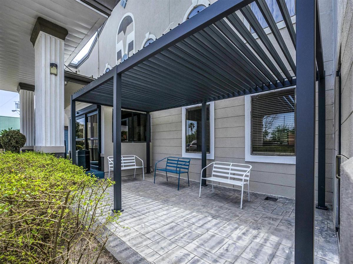 Days Inn & Suites By Wyndham Webster Nasa-Clearlake-Houston Exteriör bild