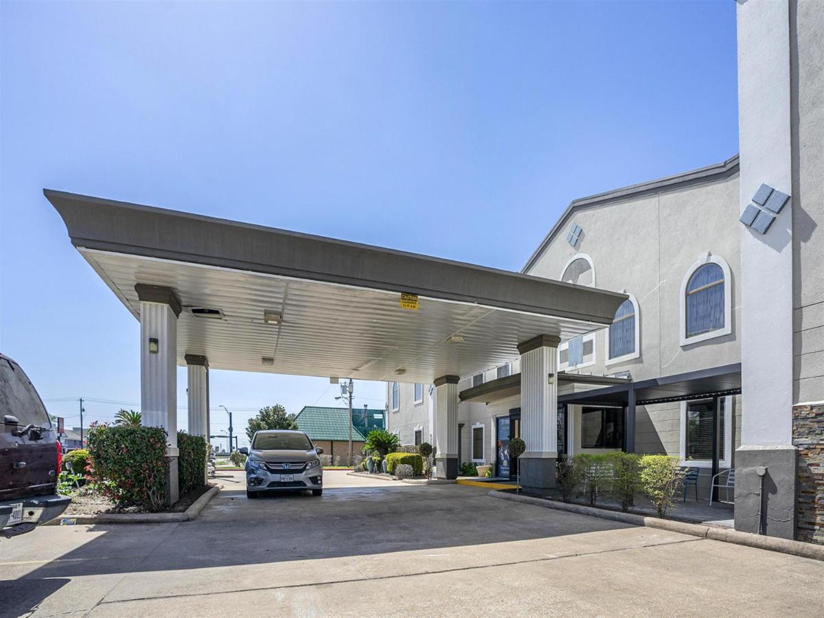 Days Inn & Suites By Wyndham Webster Nasa-Clearlake-Houston Exteriör bild