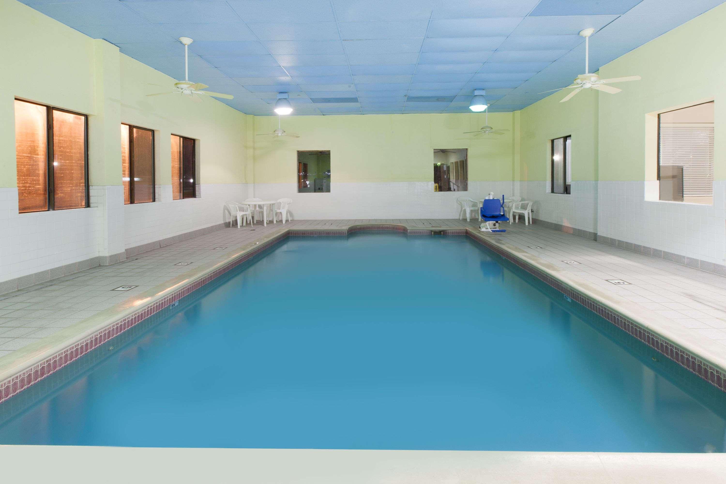 Days Inn & Suites By Wyndham Webster Nasa-Clearlake-Houston Exteriör bild