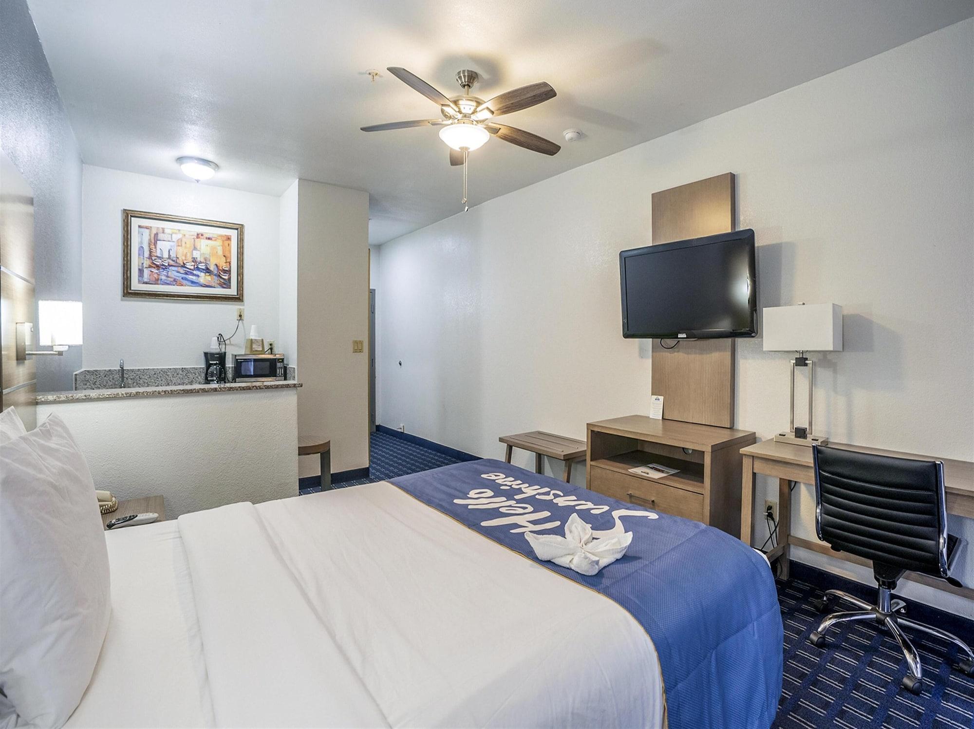 Days Inn & Suites By Wyndham Webster Nasa-Clearlake-Houston Exteriör bild