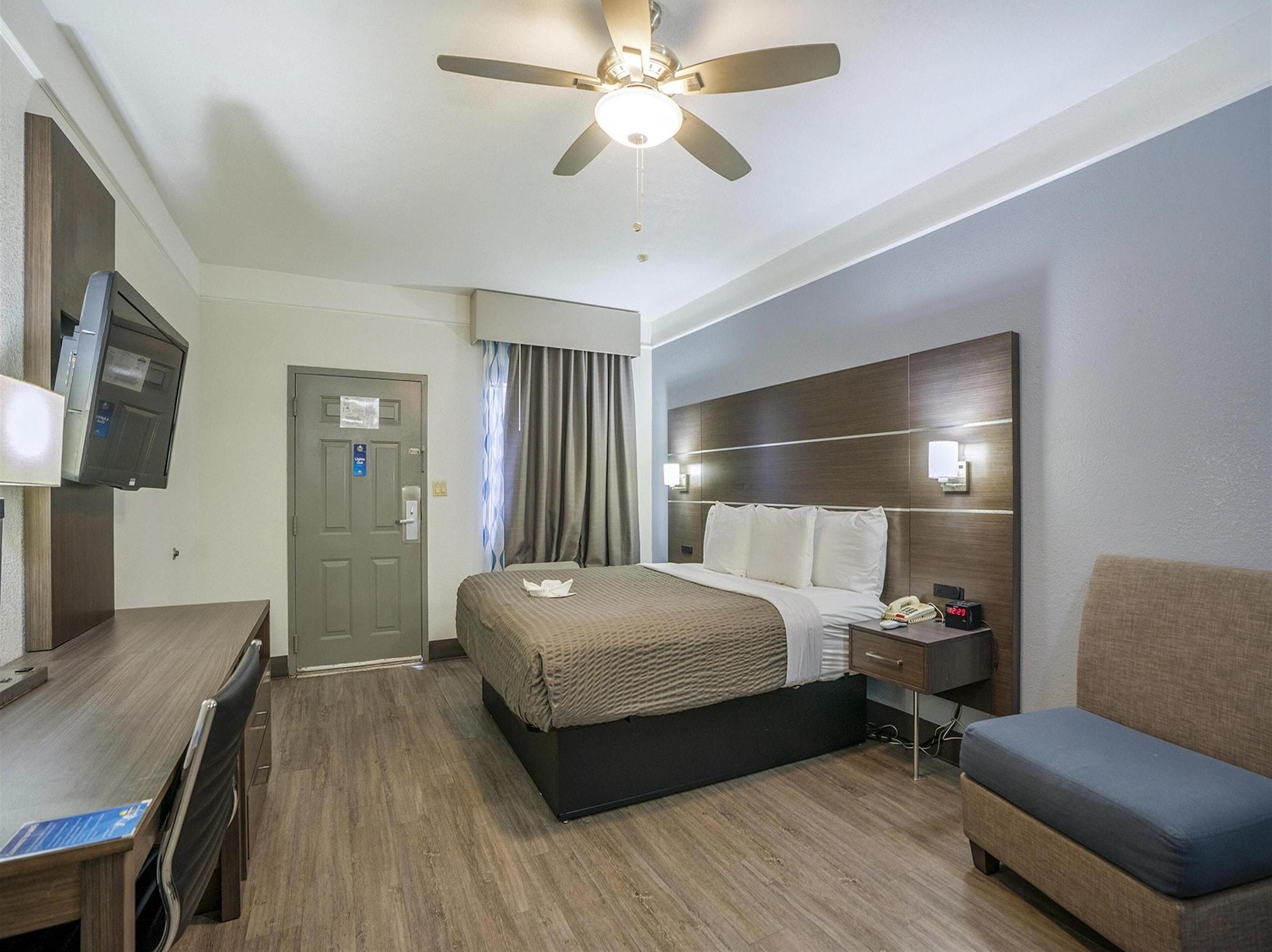 Days Inn & Suites By Wyndham Webster Nasa-Clearlake-Houston Exteriör bild