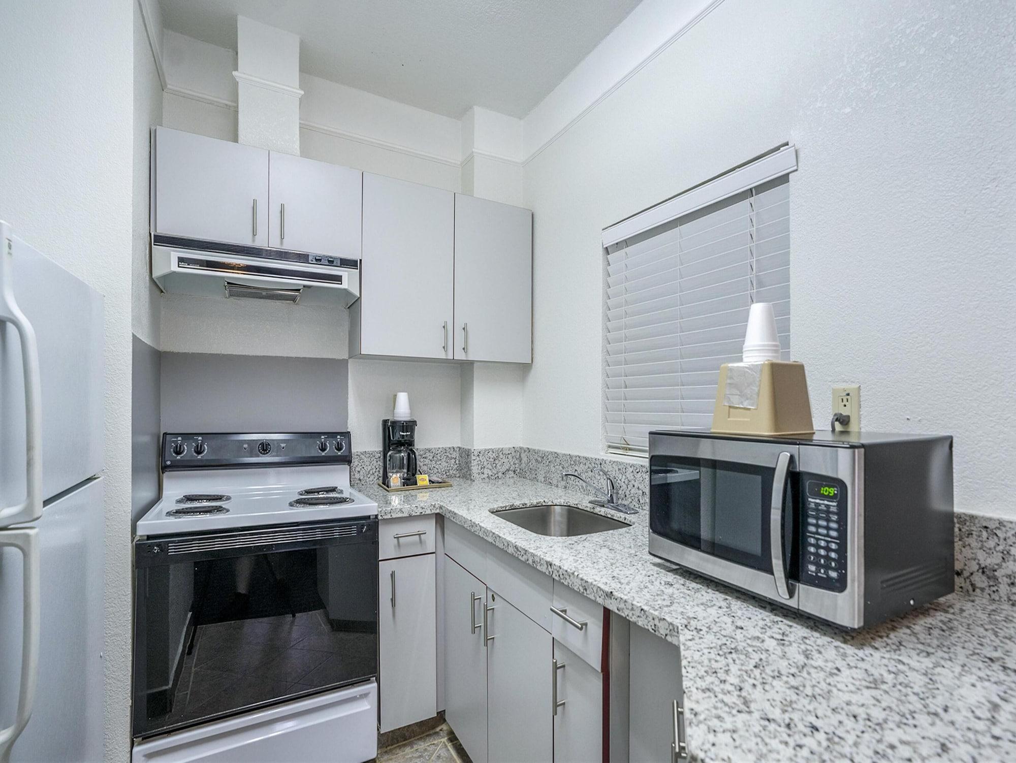 Days Inn & Suites By Wyndham Webster Nasa-Clearlake-Houston Exteriör bild