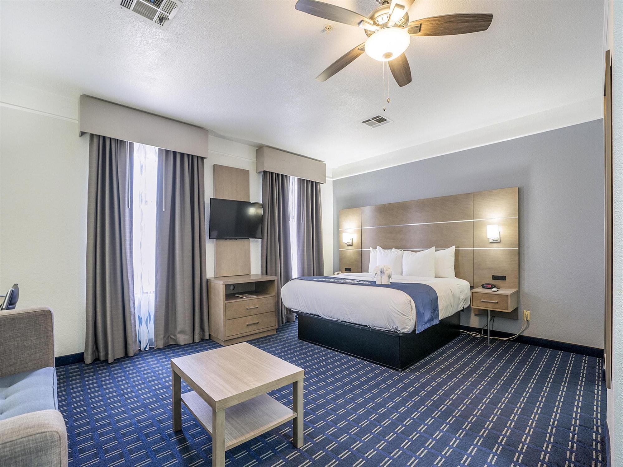 Days Inn & Suites By Wyndham Webster Nasa-Clearlake-Houston Exteriör bild