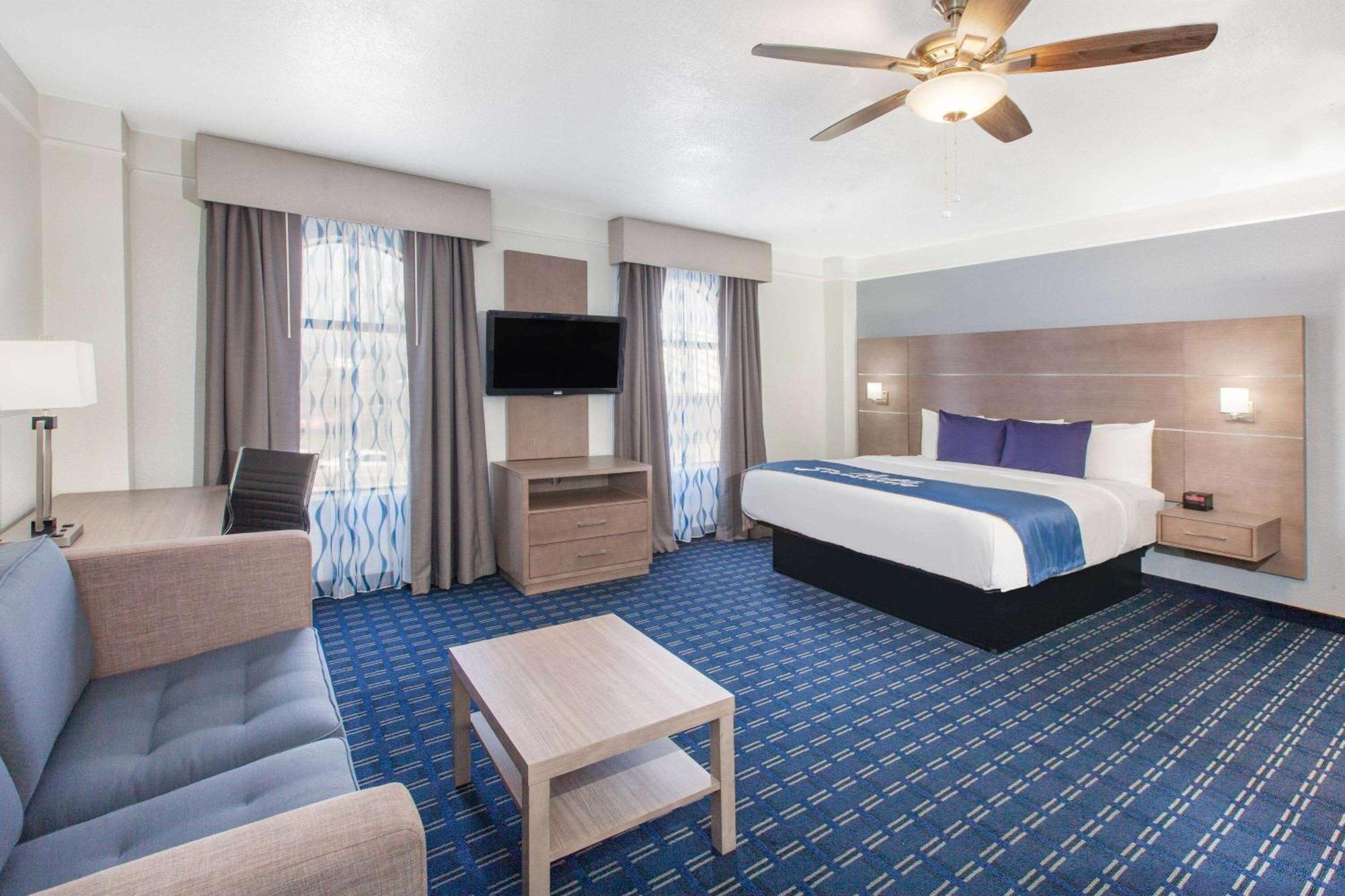 Days Inn & Suites By Wyndham Webster Nasa-Clearlake-Houston Exteriör bild